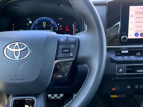 Used 2025 Toyota Camry SE FWD image 24