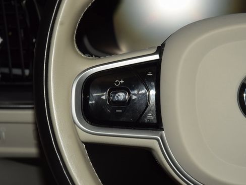 Used 2020 Volvo V60 T5 Momentum w/ Premium Package image 32