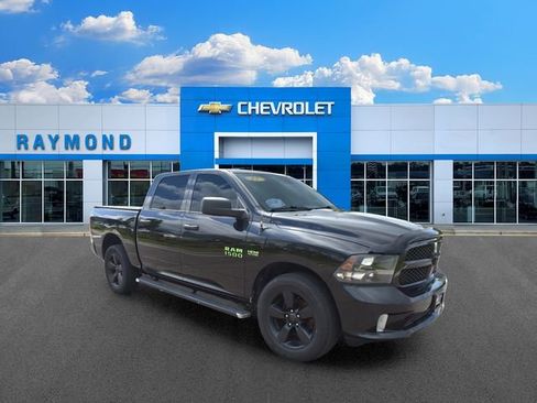 Used 2017 RAM 1500 Express w/ Black Ram 1500 Express Group AWD/4WD image 10