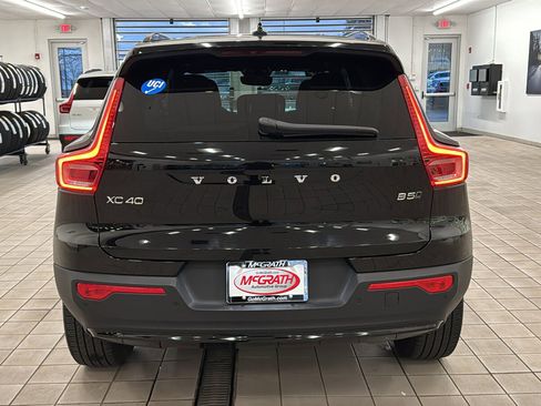 Used 2023 Volvo XC40 B5 Ultimate w/ Climate Package image 6