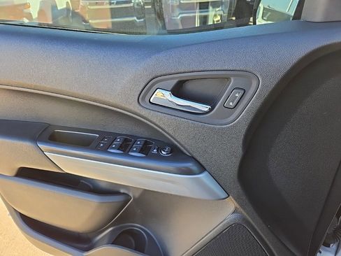 Used 2021 Chevrolet Colorado LT w/ Safety Package image 34