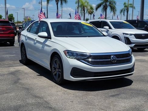 Used 2024 Volkswagen Jetta SE FWD image 2