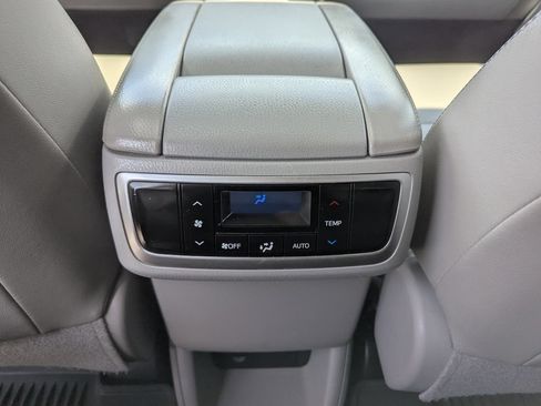 Used 2018 Toyota Highlander XLE AWD/4WD image 43