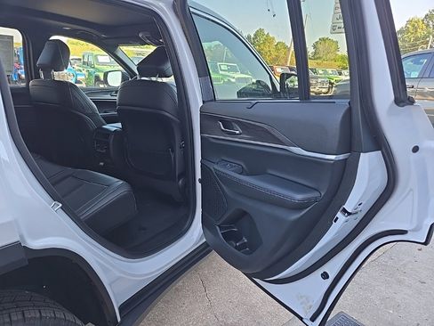 New 2025 Jeep Grand Cherokee Limited w/ Luxury Tech Group II image 79