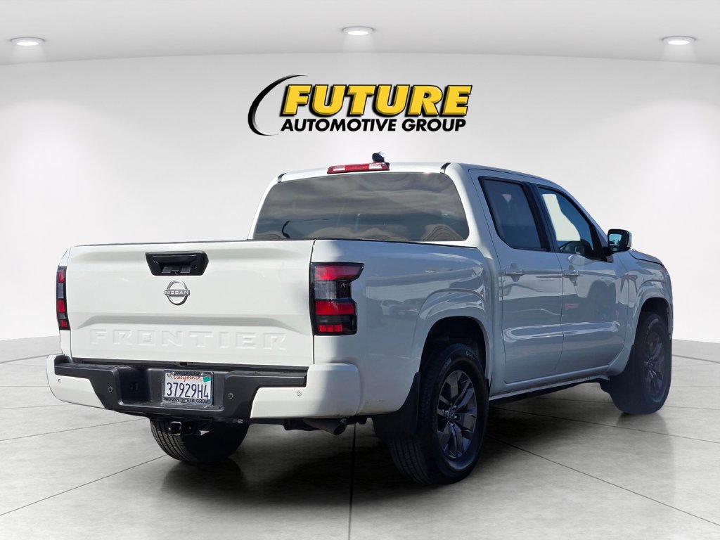 Used 2025 Nissan Frontier SV RWD image 2