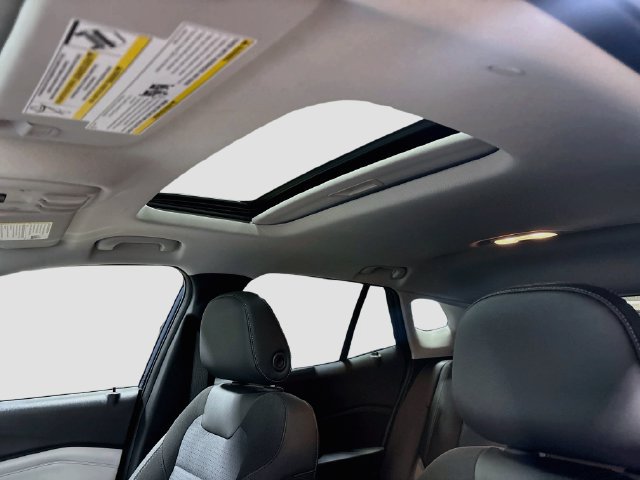 Used 2024 Chevrolet Trax LT w/ Sunroof Package FWD image 18