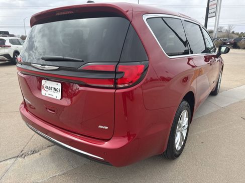 New 2026 Chrysler Pacifica Select image 7