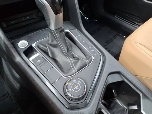 Certified 2023 Volkswagen Tiguan SE R-Line AWD/4WD image 24