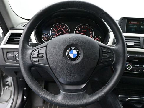 Used 2018 BMW 320i xDrive Sedan w/ Convenience Package AWD/4WD image 14