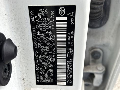 Used 2019 Toyota C-HR XLE image 33