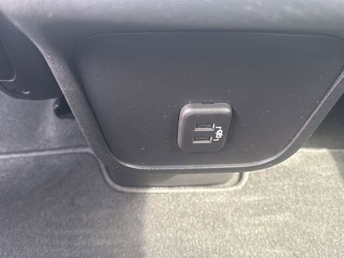 Used 2023 Chevrolet Equinox LT AWD/4WD image 9