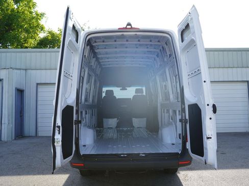 Used 2025 Mercedes-Benz Sprinter 2500 image 31