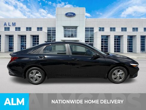 Used 2024 Hyundai Elantra SE FWD image 4
