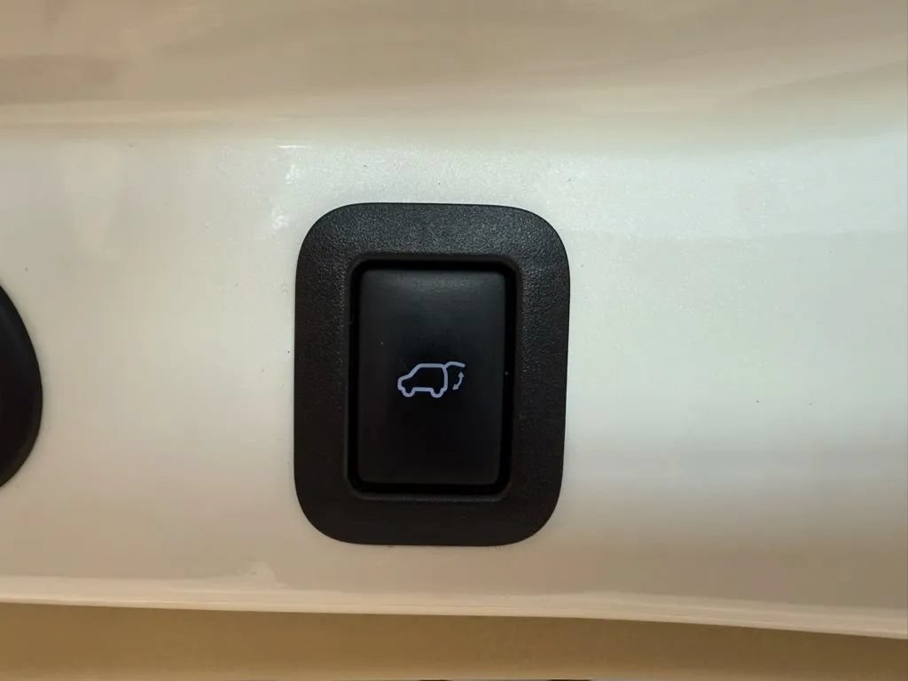 Used 2015 Toyota Highlander XLE AWD/4WD image 38