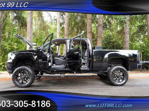Used 2014 GMC Sierra 2500 Denali w/ Suspension Package, Off-Road AWD/4WD image 29