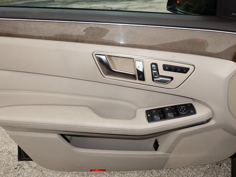 Used 2014 Mercedes-Benz E 350 Sedan image 19