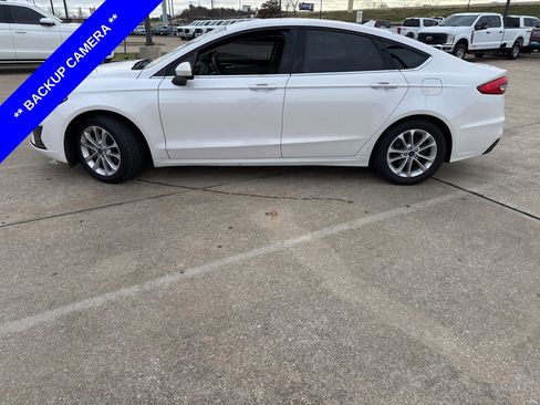 Used 2020 Ford Fusion SE image 3