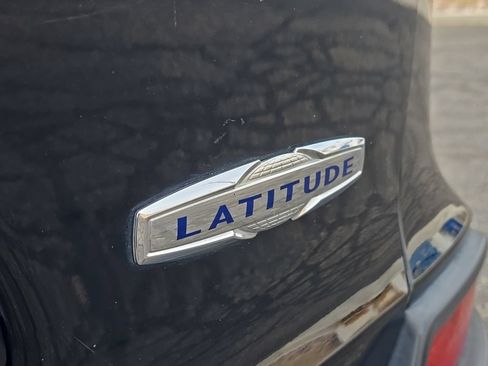Used 2019 Jeep Cherokee Latitude w/ Popular Appearance Group AWD/4WD image 35