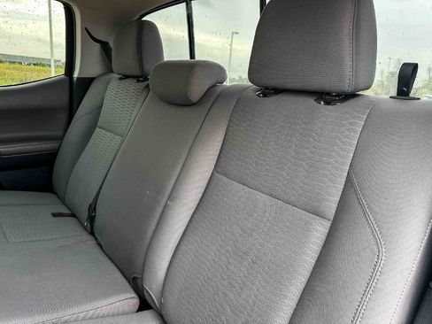 Used 2017 Toyota Tacoma SR5 AWD/4WD image 19