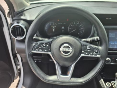 Used 2023 Nissan Kicks SV FWD image 8