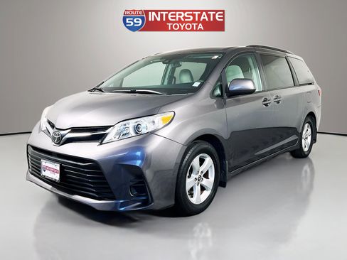 Used 2020 Toyota Sienna LE image 3