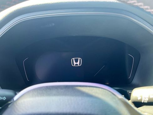 Used 2025 Honda Pilot TrailSport image 12