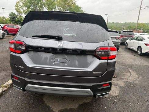 Used 2025 Honda Pilot Touring image 8
