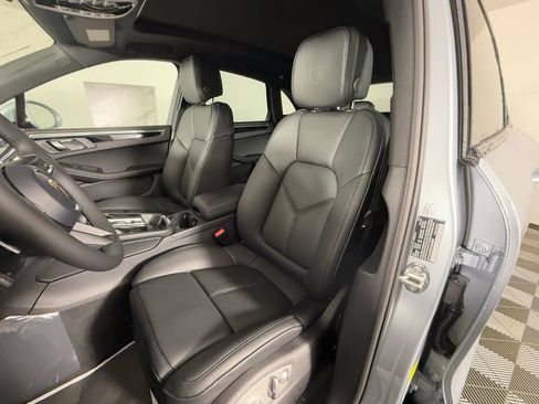 New 2026 Porsche Macan image 5