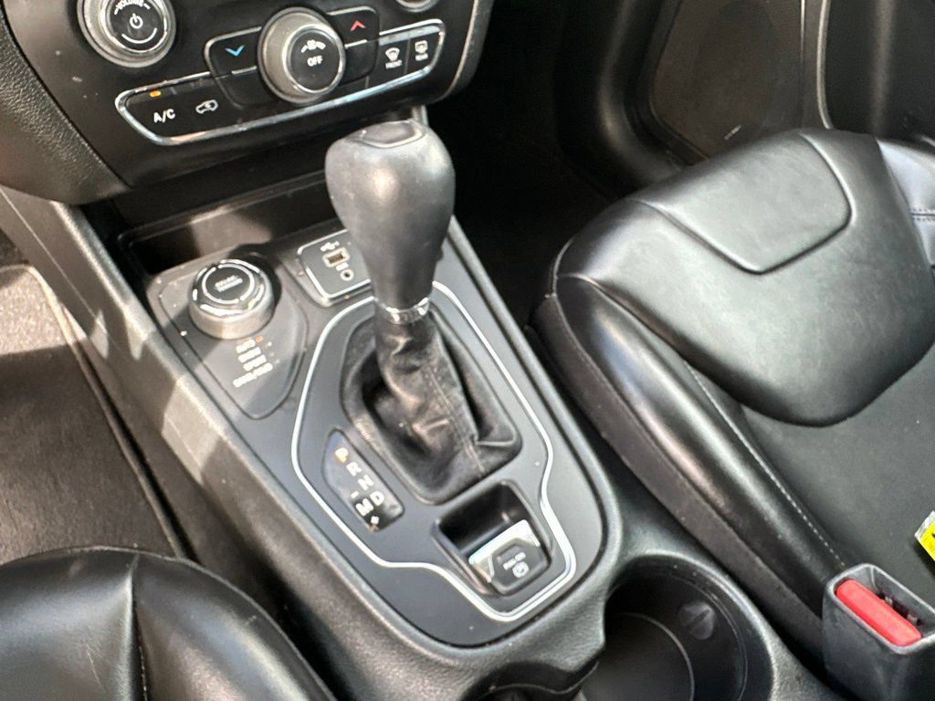 Certified 2019 Jeep Cherokee Latitude Plus AWD/4WD image 18