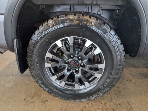 Used 2021 Nissan Titan PRO-4X w/ Pro-4x Convenience Package image 8