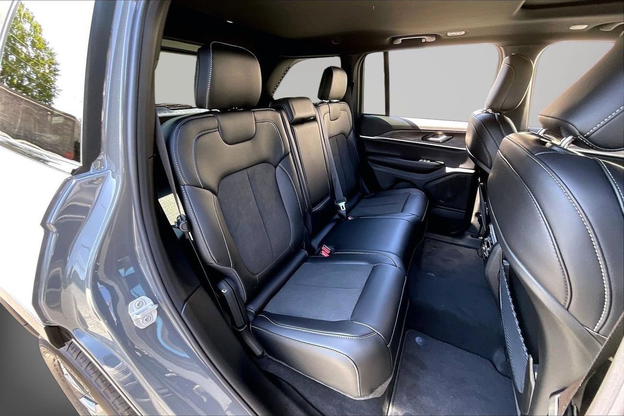 New 2027 Jeep Grand Cherokee Altitude AWD/4WD image 19