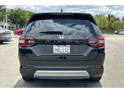 Certified 2025 Honda Pilot EX-L image 4