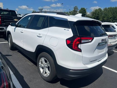 Used 2024 GMC Terrain SLE w/ Driver Convenience Package AWD/4WD image 4