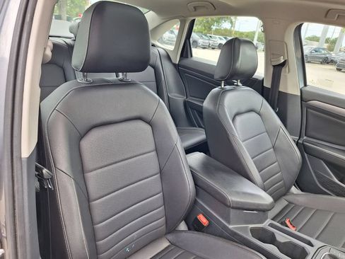 Used 2023 Volkswagen Jetta SE w/ Panoramic Sunroof Package FWD image 28