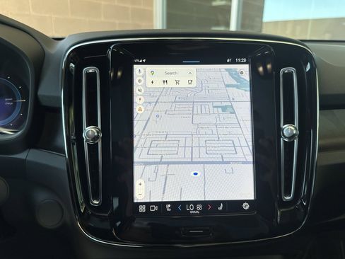 Used 2023 Volvo C40 P8 Recharge Ultimate image 21