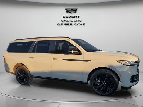 Used 2025 Lincoln Navigator L Reserve w/ Jet Appearance Package image 12