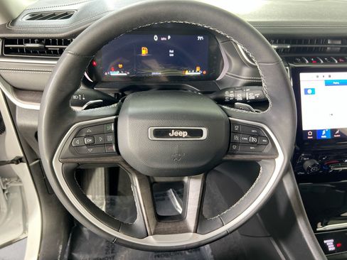 Used 2023 Jeep Grand Cherokee L Limited w/ Black Appearance Package AWD/4WD image 11