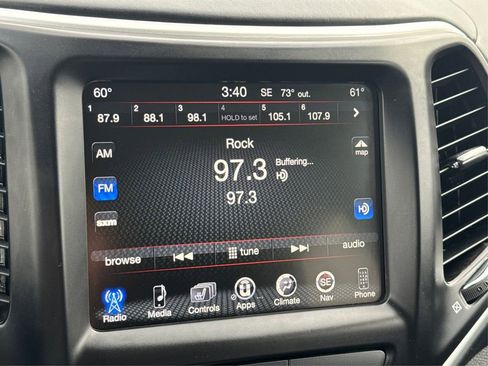 Used 2018 Jeep Cherokee Overland image 14