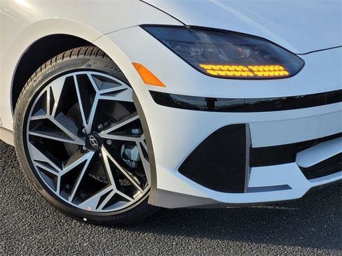 Certified 2025 Hyundai Ioniq 6 SEL image 5