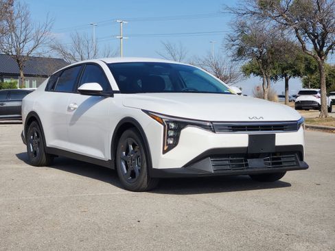New 2026 Kia K4 LXS image 3