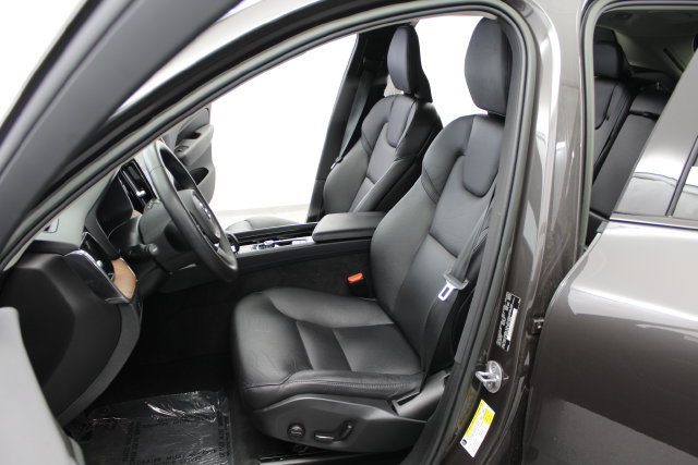 Used 2023 Volvo XC60 B5 Plus w/ Protection Package Premier AWD/4WD image 13