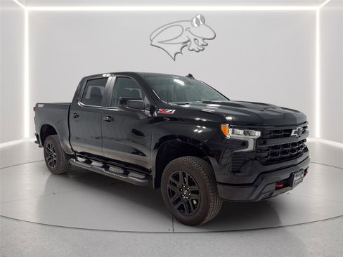 Used 2025 Chevrolet Silverado 1500 LT Trail Boss w/ Convenience Package II AWD/4WD image 7