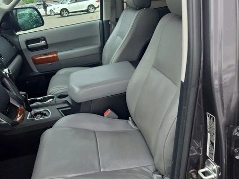 Used 2019 Toyota Sequoia Platinum w/ Carpet Mat Package (TMS) AWD/4WD image 10