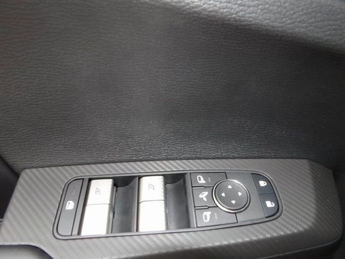 New 2025 Mitsubishi Outlander SE image 19