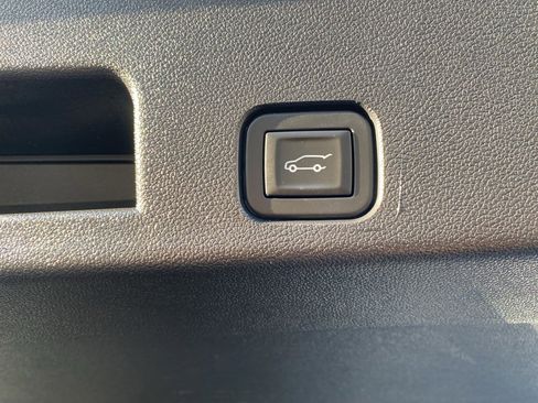 Used 2025 GMC Acadia Elevation image 16