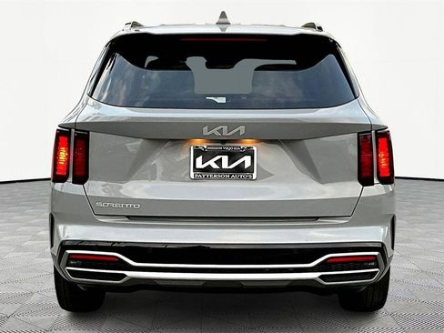 Certified 2023 Kia Sorento EX image 4