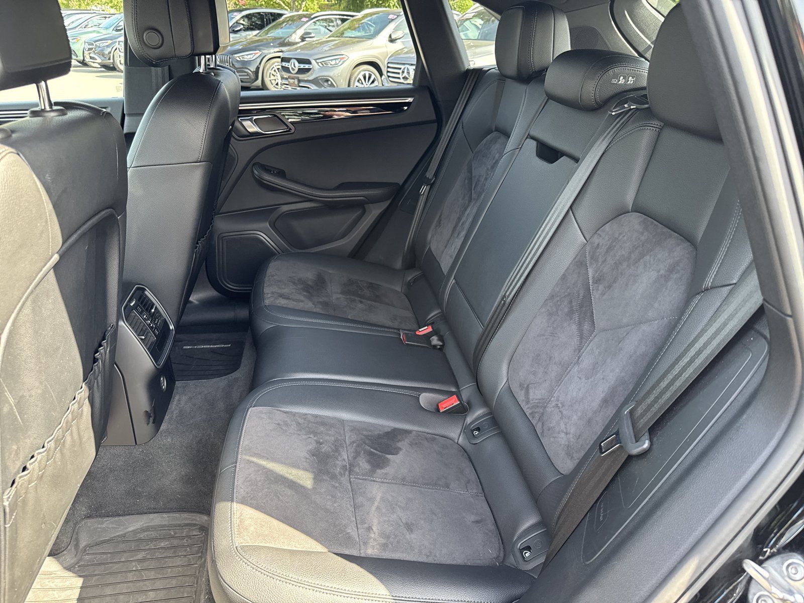 Used 2018 Porsche Macan AWD/4WD image 18