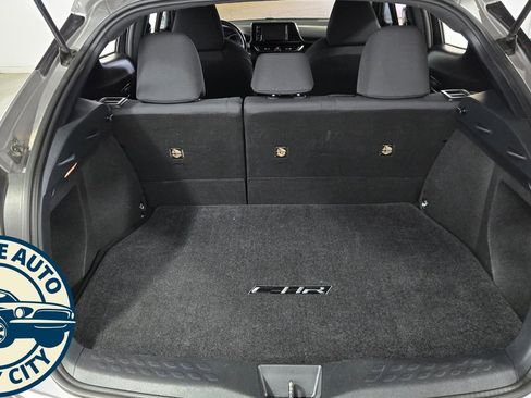 Used 2018 Toyota C-HR XLE FWD image 29