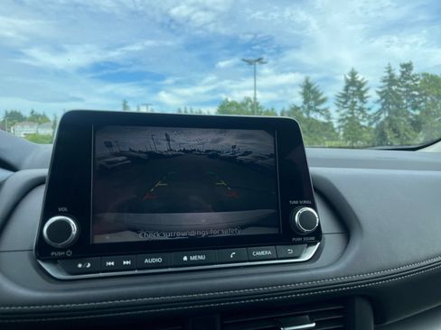 Used 2025 Nissan Rogue SV FWD image 25