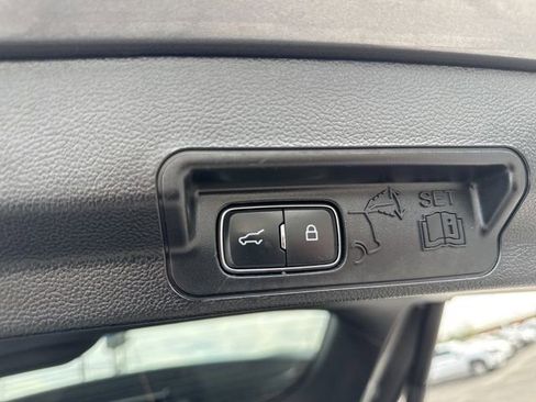 Used 2024 Ford Explorer Limited image 12